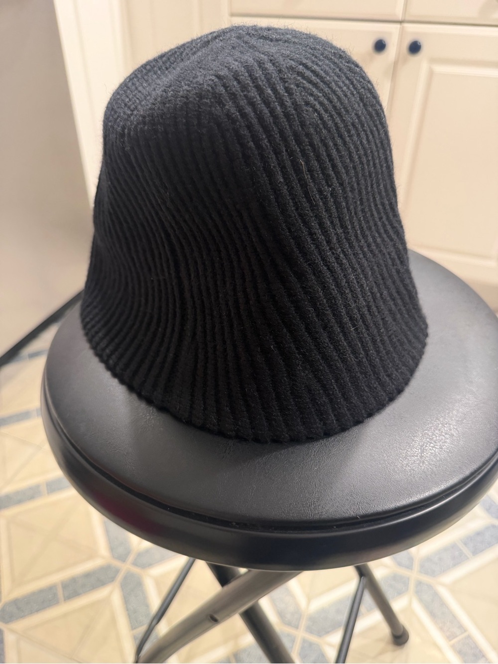 Anthropologie Wavy Cloche Hat in Black - Picture 3 of 4